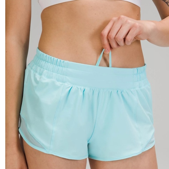 NWT Lululemon Hotty Hot LR Short 2.5" *Lined - Picture 6 of 16